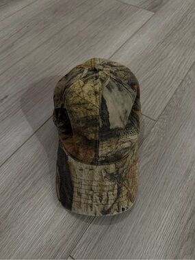 Vintage Realtree hat with unique adjustable